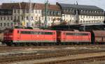 19.02.2012 151 100-5 + 098-1 mit einem Kohlezug in Cottbus einfahrend.