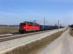 Die 151 018 mit einem Stahlzug am 15.03.2012 unterwegs bei Hattenhofen.