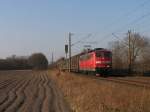 151 016-3 mit einem Gterzug zwischen Emden und Rheine bei Devermhlen (B 296.6) am 23-3-2012.