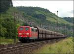 151 075 zog am 02.06.2006 eine aus leeren Fal-Wagen bestehenden Gterzug bei Karlstadt(Main) in Richtung Gemnden.