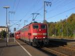 151 152-6 stand im Oktober 2011 mit einem Gterzug in Leer und fuhr weiter gen Sden.