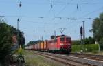 151 135-1 fuhr am 25.07.2012 mit einem Containerzug durch Langwedel.