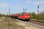 151 053 mit einem Gterzug am 27.04.2012 in Eggolsheim.