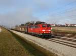 Die 151 068 mit einem Gterzug am 29.10.2011 unterwegs bei Hattenhofen.