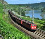 DB Schenker Rail 151 018 und 151 XXX mit Kohlezug in Richtung Trier (Winningen/Mosel, 17.08.12).