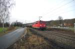 151 130 mit Kesselwagenzug am 24.12.2012 bei Oberlangenstadt. 