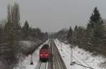 Der Winter zeigt sich nun auch im Saarland..

151 040-3 und 151 067-6 kommen ohne Anhang aus Richtung Dillingen/Saar mit unbekanntem Ziel.
Hier auf der langen geraden in Hhe des ehemaligen Bergwerkes Ensdorf, dessen Anschlubahn nach der Stilllegung der Grube nun an einem Prellbock mit Sh2 Tafel endet.

KBS 685 16.01.2013