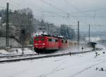 151 065 und 151 132 durchfahren am 09.Februar 2013 als Doppeltraktion, mit einem gemischten Gterzug, den Kronacher Bahnhof Richtung Lichtenfels.