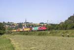 151 069-2 fhrt mit einem Containerzug durch das Maintal, hier bei Wernfeld (07.07.2013)