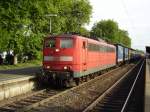 Am 29.09.06 fhrt 151 036 mit einen Containerzug richtung Norden.