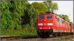 151 036-1 mit Schwesterlok im Doppelpack auf dem Ausweichgleis bei Ratingen Lintorf  im Mai 2013.