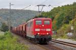 151 059 mit einem Getreidezug am 13.10.2013 bei Gambach gen Wrzburg. 