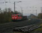 Die 151 023-9 mit einen leeren Autozug Richtung Sden am 14.11.13.