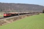 Die 151 075-9 mit Tads Richtung Treuchtlingen bei Dollnstein am 12.03.2014