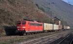 DB Schenker Rail 151 052 mit KLV-Zug auf der rechten Rheinstrecke in Richtung Köln (Kaub, 08.03.14).