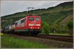 151 064-3 mit einen Wechselcontainerzug Richtung Süden am 08.05.14 bei Thüngersheim unterwegs.