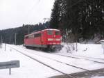 Am 27.12.05 fhrt BR 151 055-1 bei St.Georgen/Schwarzwald als LZ durch den Schnee.