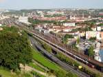 Am Abend des 17.7.14 durfte 151 160 eine lange Schlange mit Neuwagen befördern. 
Hier verlässt der Zug den Würzburger Hauptbahnhof.
Im Hintergrund sieht man im Hauptbahnhof 151 002 mit einem Schiebewandzug, einen 425 beim rangieren, einen ARS Altman Zug mit einer SBB Cargo 482 sowie auf den hinteren Gleis Zwei Railpool 185er sowie eine 189 mit Container und eine Ludmilla mit Kieszug. 