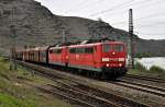 DB Schenker Rail 151 037 und 151 028 mit Kohlezug in Richtung Trier (Winningen/Mosel, 27.04.12).