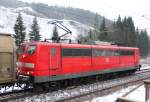 151 012-2 DB Schenker schiebt einen Gterzug ber die Frankenwaldrampe bei Steinbach am 23.01.2015.