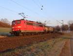 151 165-8 mit gemischtem Güterzug in Fahrtrichtung Süden. Aufgenommen am 13.03.2014 bei Niederhone.