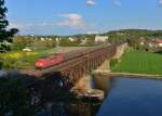 151 068 mit einem Güterzug am 23.04.2014 auf der Mariaorter Brücke bei Regensburg-Prüfening. 