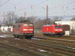 151-098 und 185-068    an einem Wintertag  25.02.2005  Dillingen