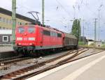 151 126-0 kommt im Bremer Hauptbahnhof mit Schiebewandwagen um's Eck. Aufgenommen am 19.06.2014.