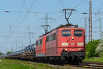 151 086-6 zieht am 08.05.2016 mit einer Schwesterlokomotive einen Güterzug durch Ratingen-Lintorf.