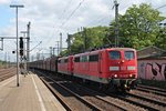 Durchfahrt am 26.05.2015 von der  AK  151 113-8 zusammen mit der  AK  151 106-2 mit einem leeren Erzzug (Salzgitter - Hamburg Hansaport) in Hamburg Harburg.