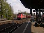 Eine 151er Doppeltraktion durchfhrt Bonn-Mehlem mit einem Kohlezug in Richtung Sden. Aufgenommen am 02.04.07