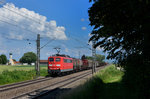 151 082 mit einem Güterzug am 27.06.2016 bei Amselfing.