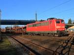 151 0022-1 (NVR: 91 80 6 151 022-1 D-DB) am 29.12.2016 mit leeren Autotransportwagen in Seelze einfahrend...
