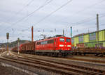 
Die 151 031-2 (91 80 6151 031-2 D-DB) der DB Cargo Deutschland AG fährt am 04.03.2017 mit eine Coil-Güterzug (Wagen der Gattung Sahimms und Shimms) durch Siegen-Geisweid in Richtung Dillenburg. 

Die Lok wurde 1974 von Krauss-Maffei in München unter der Fabriknummer 19650 gebaut.