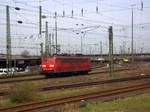 151 016-3 von Railpool rangiert in Neuss-Gbf. 
Aufgenommen vom Bahnsteig 7 in Neuss-Hbf. 
Bei schönem Frühlingswetter am Mittag vom 7.4.2018. 