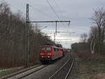 Doppeltraktion der Railpool-151 043(91 80 6151 043-7 D-Rpool) und Railpool-151 103(91 80 6151 103-9 D-Rpool) mit Güterzug unterwegs nordwärts.
2022-02-24  Bochum-Riemke 