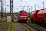 Hanau Hbf am 18.05.25 mit Pendelzug zum Lokschuppenfest der Museumseisenbahn Hanau mit Konrail 151 129-4 vom Bahnsteig aus fotografiert
