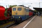 Hanau Hbf am 18.05.25 mit Pendelzug zum Lokschuppenfest der Museumseisenbahn Hanau mit Konrail 151 129-4