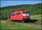 Bundesbahn-Klassiker im Neulack: Die BayernBahn (BB) 151 113-8 fuhr am 18.06.2026 von Mecklenburg-Vorpommern nach Bayern, als die frisch lackierte Maschine am Km 24,4 bei Stetten (Werntal) mit der Kamera dokumentiert werden konnte.