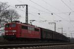 151 086 am 23.3.13 mit einem Gterzug in Duisburg-Neudorf.