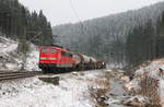 151 012-2 DB Schenker schiebt einen Güterzug über die Frankenwaldrampe bei Steinbach am 24.01.2015.