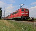 151 058-5 in Doppeltraktion mit 151 052-8 und Facns-Ganzzug in Fahrtrichtung Seelze.