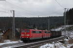 151 085-8 und 151 062-7 mit dem EZ 68244 (Villingen(Schwarzw)-Offenburg Gbf) bei Sommerau 14.12.17