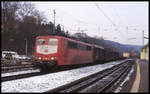 Bahnhof Guntershausen am 26.01.2000: DB 151014-8 kam um 11.52 Uhr mit einem Güterzug in Richtung Marburg durch den Bahnhof.
