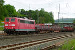 08. Mai 2014, Ein Güterzug aus Saalfeld, bespannt mit Lok 151 036, fährt durch den Bahnhof Kronach.