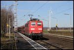 151126-0 durchfährt hier am 19.3.2021 um 10.13 Uhr mit einem leeren Auto Transport Zug den Bahnhof Westerhausen in Richtung Löhne.