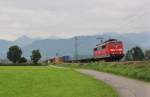 Am 6.September 2012 war 151 045 bei Bernau am Chiemsee mit ihren Containern auf dem Weg Richtung München.