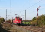 151 068-4 zieht am 01.November 2014 einen gemischten Güterzug durch Eggolsheim in Richtung Nürnberg.