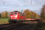 151006 mit einem Güterzug am 21.10.2014 um 13.05 Uhr am Ortsrand von Hasbergen in Richtung Münster.