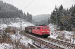 151 086-6 DB Schenker schiebt einen Güterzug über die Frankenwaldrampe bei Steinbach am 24.01.2015.